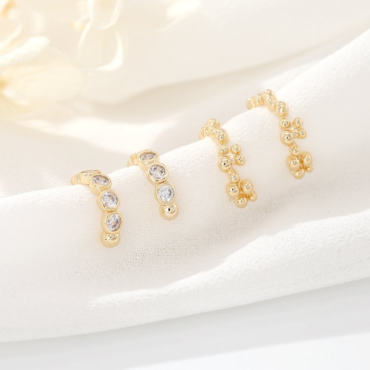 Simple Design 14K Gold Plated Diamonds Ear Cuff in Earrings