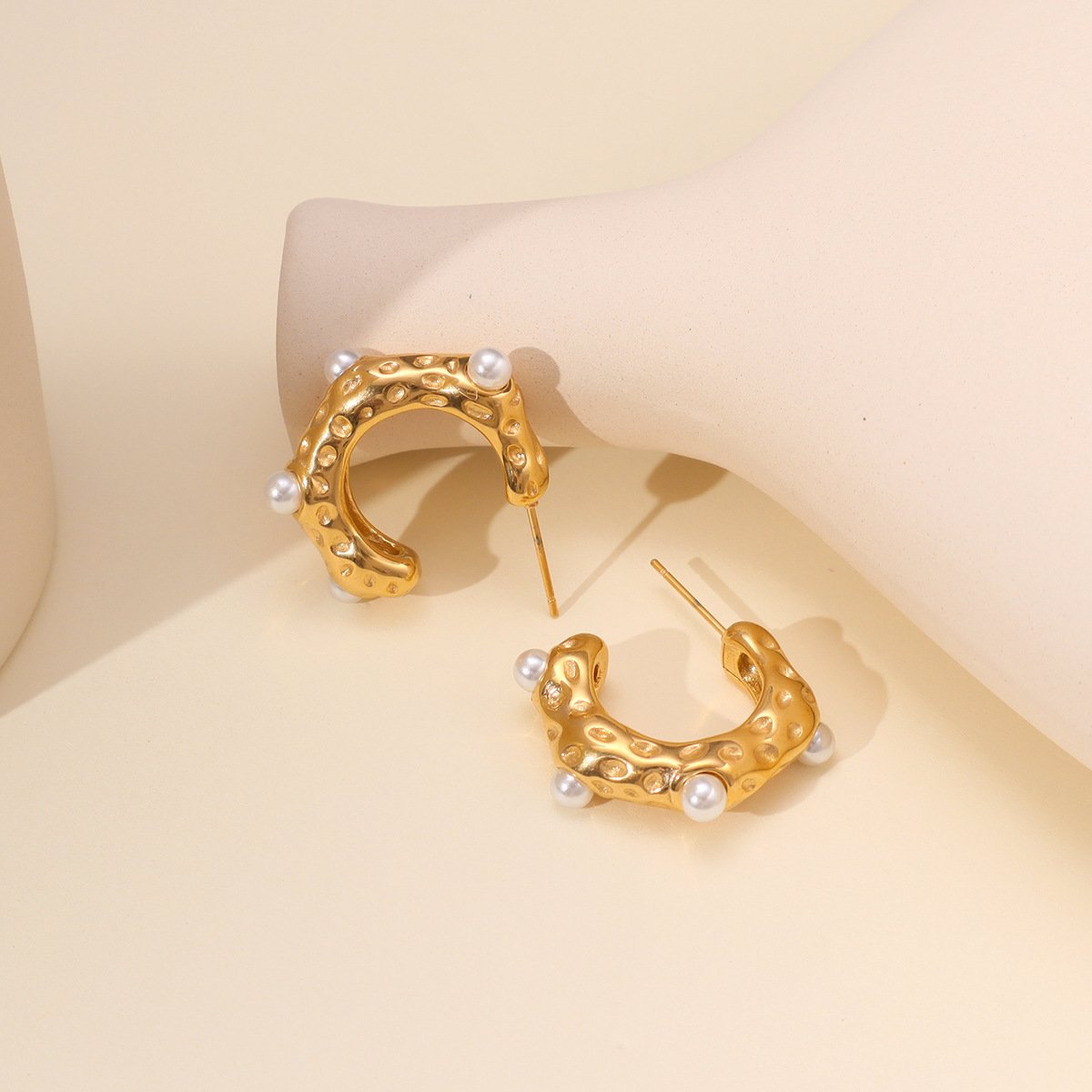 Styles Designing Stainless Steel Women's Fashion 18K Gold Plated CC Pearl Earrings