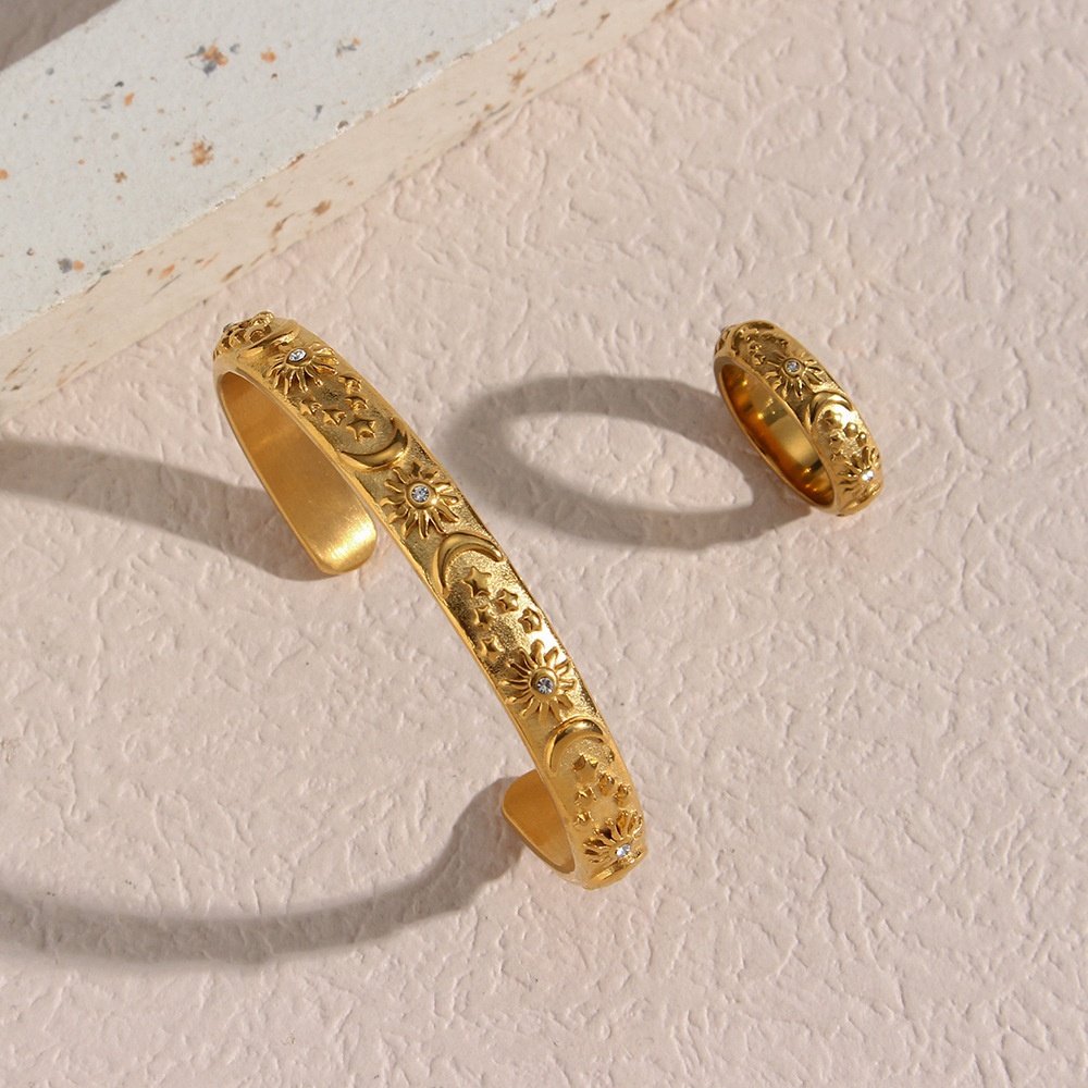 Wholesale Custom Fine Fashion Jewelry 18K Gold Plated Stainless Steel Relief Star And Moon Zircon Open Bangle Bracelet For Women