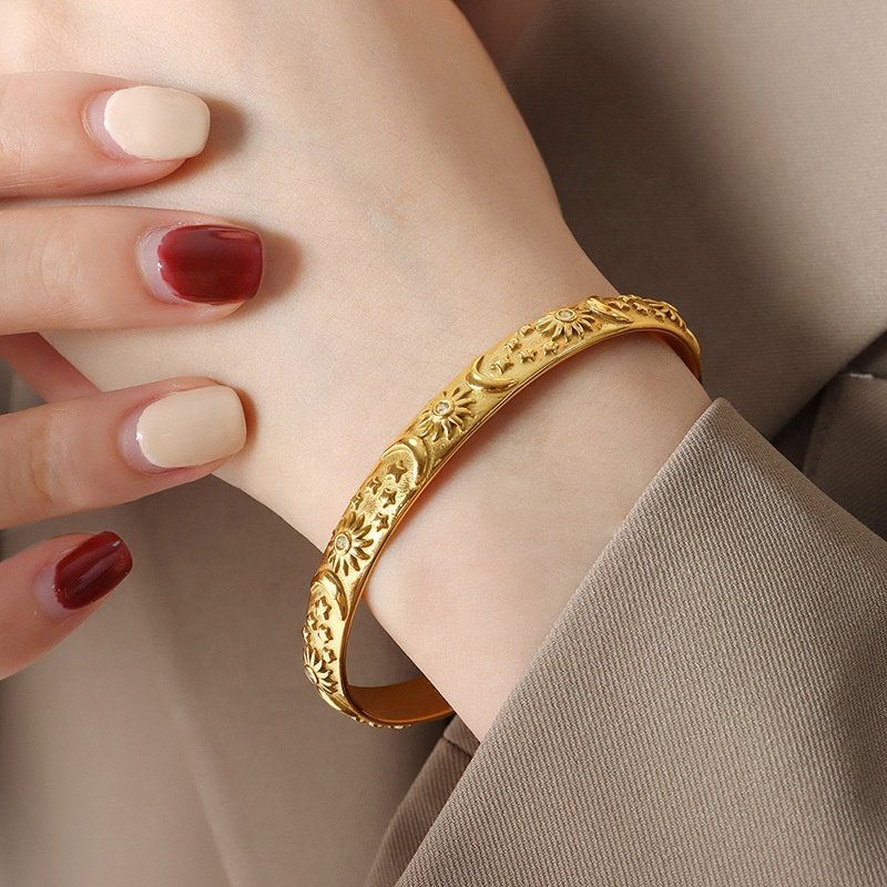 Wholesale Custom Fine Fashion Jewelry 18K Gold Plated Stainless Steel Relief Star And Moon Zircon Open Bangle Bracelet For Women