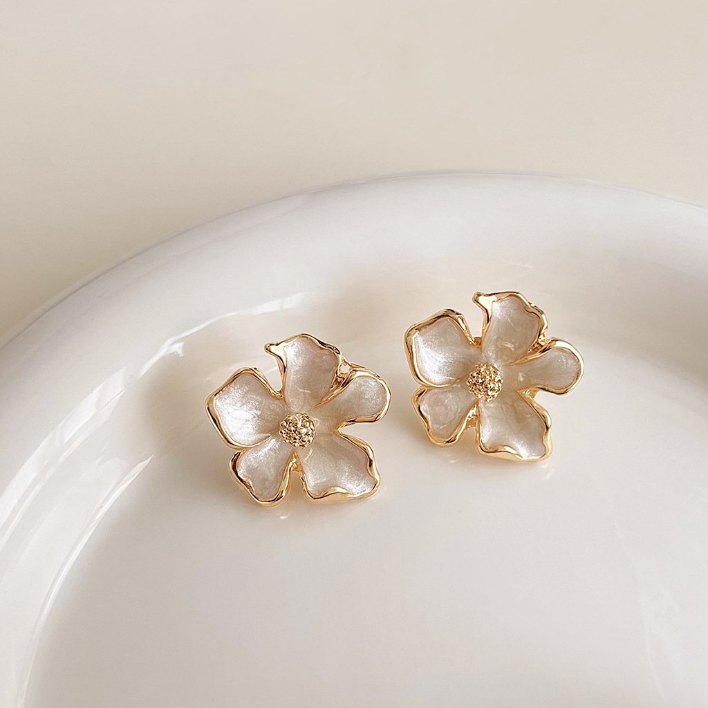 Sweet Girls Fashion Jewelry Japan and Korean Style Beautiful Color Copper Alloy Earrings Light Luxury Enamel Ear Clip Earrings