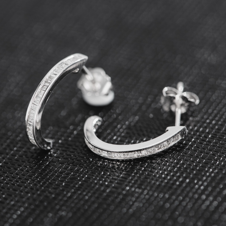 18KGold Popular Design Personality Cushion-cut Diamond Stud Earrings