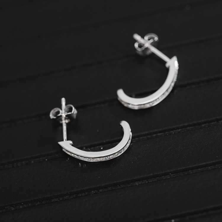 18KGold Popular Design Personality Cushion-cut Diamond Stud Earrings