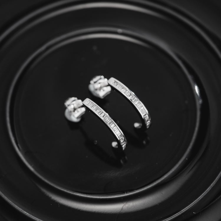 18KGold Popular Design Personality Cushion-cut Diamond Stud Earrings