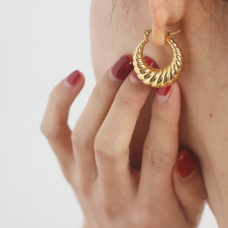 Wholesale Hypoallergenic Gold Filled Jewelry 18k Twist Hoop Earrings Stainless Steel Croissant Huggie Chunky Earrings Women