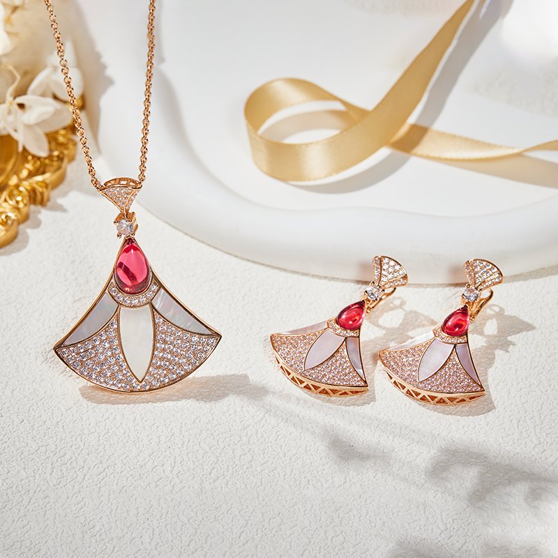 Exquisite 18K Gold-Plated White Zircon Pendant Earrings High-End Luxury Design for Wedding or Gift for Women's Dinners