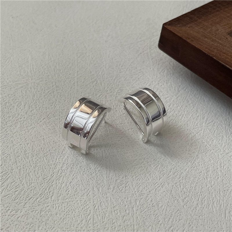 Wholesale S925 Sterling Silver Korean Style Earrings Simple Fashion Ear Jewelry for Wedding Occasions