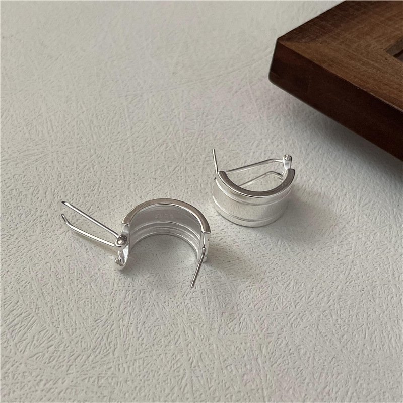 Wholesale S925 Sterling Silver Korean Style Earrings Simple Fashion Ear Jewelry for Wedding Occasions