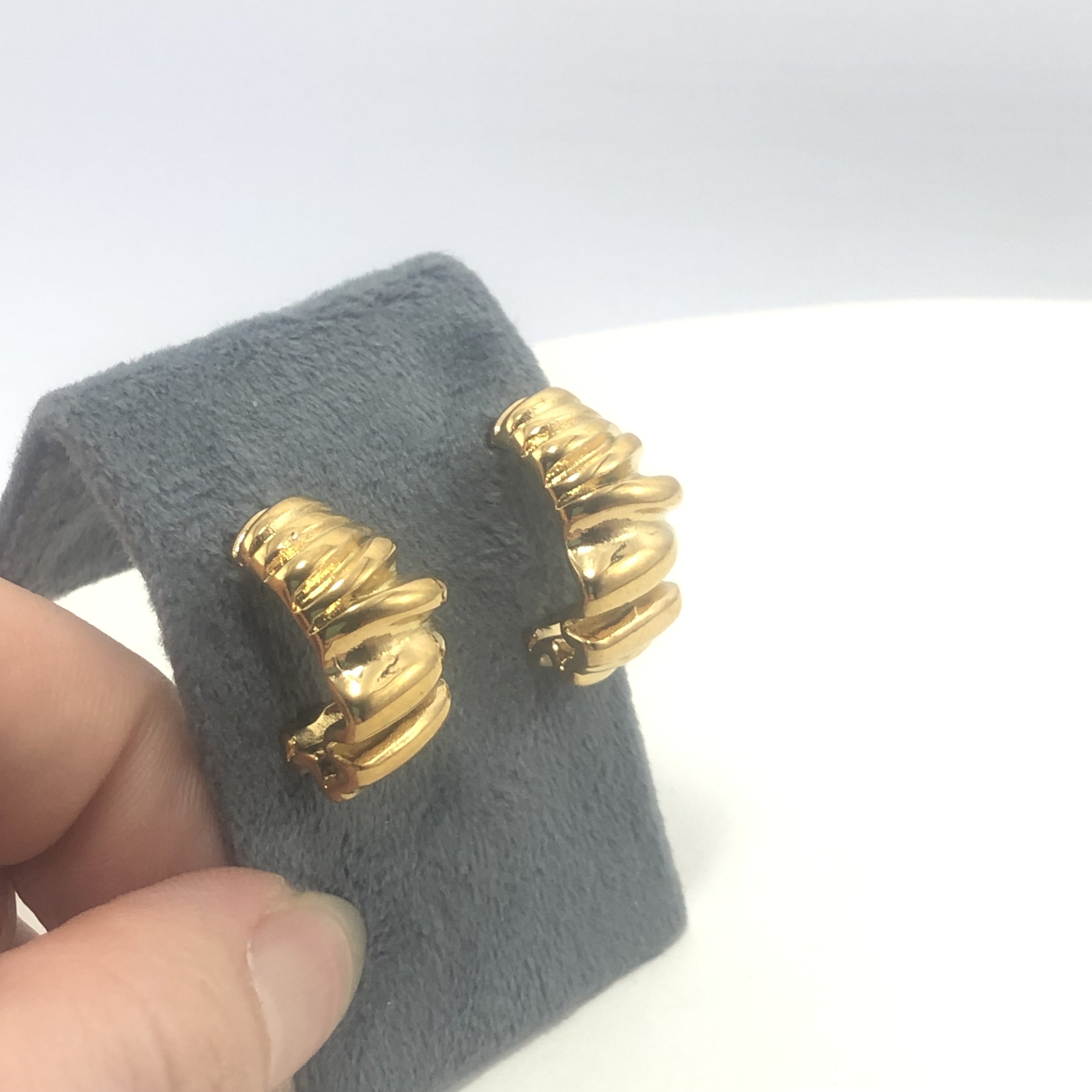 Titanium steel irregular wave earrings retro design spring pleated earrings simple fashion stainless steel earrings wholesale