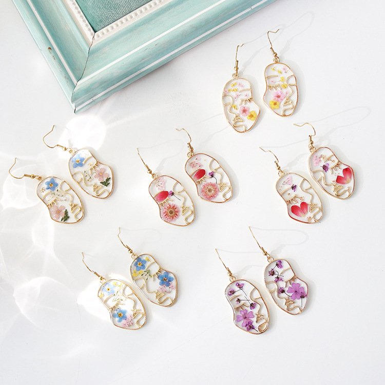 Lateefah OEM Face Shape Earrings Natural Dried Flower Earrings Lateral Abstract Face Earrings