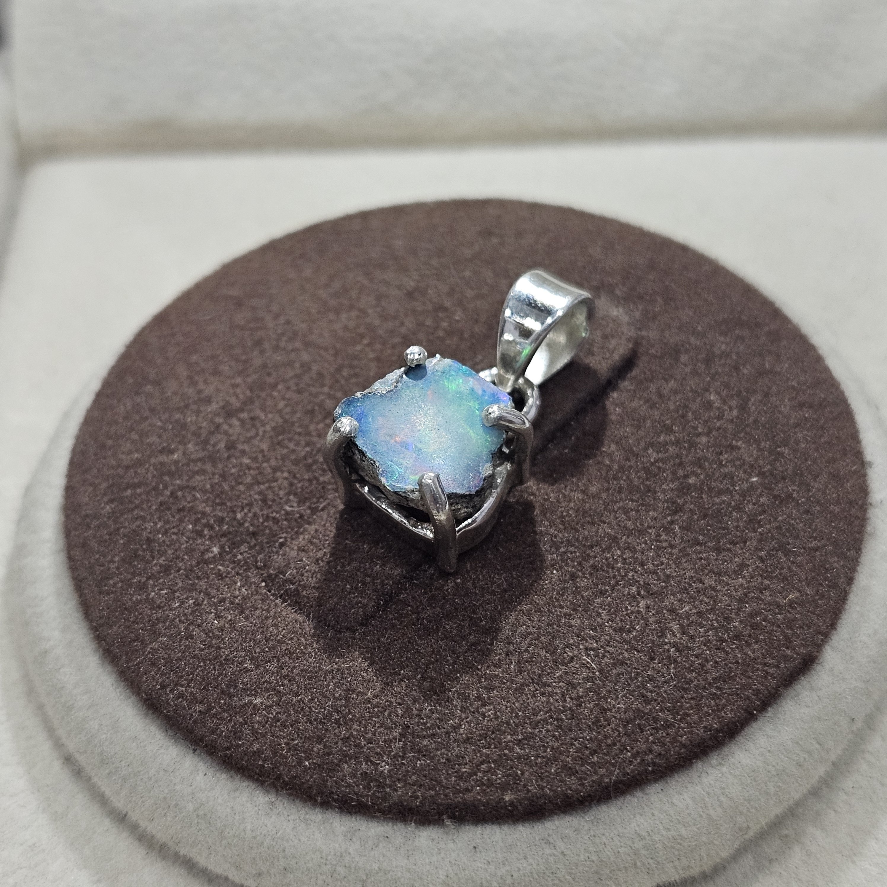 925 Silver Princess Cut Fine Jewelry Pendants & Charms Latest Trendy Excellent Quality Natural Opal Rough Gemstone Pendant