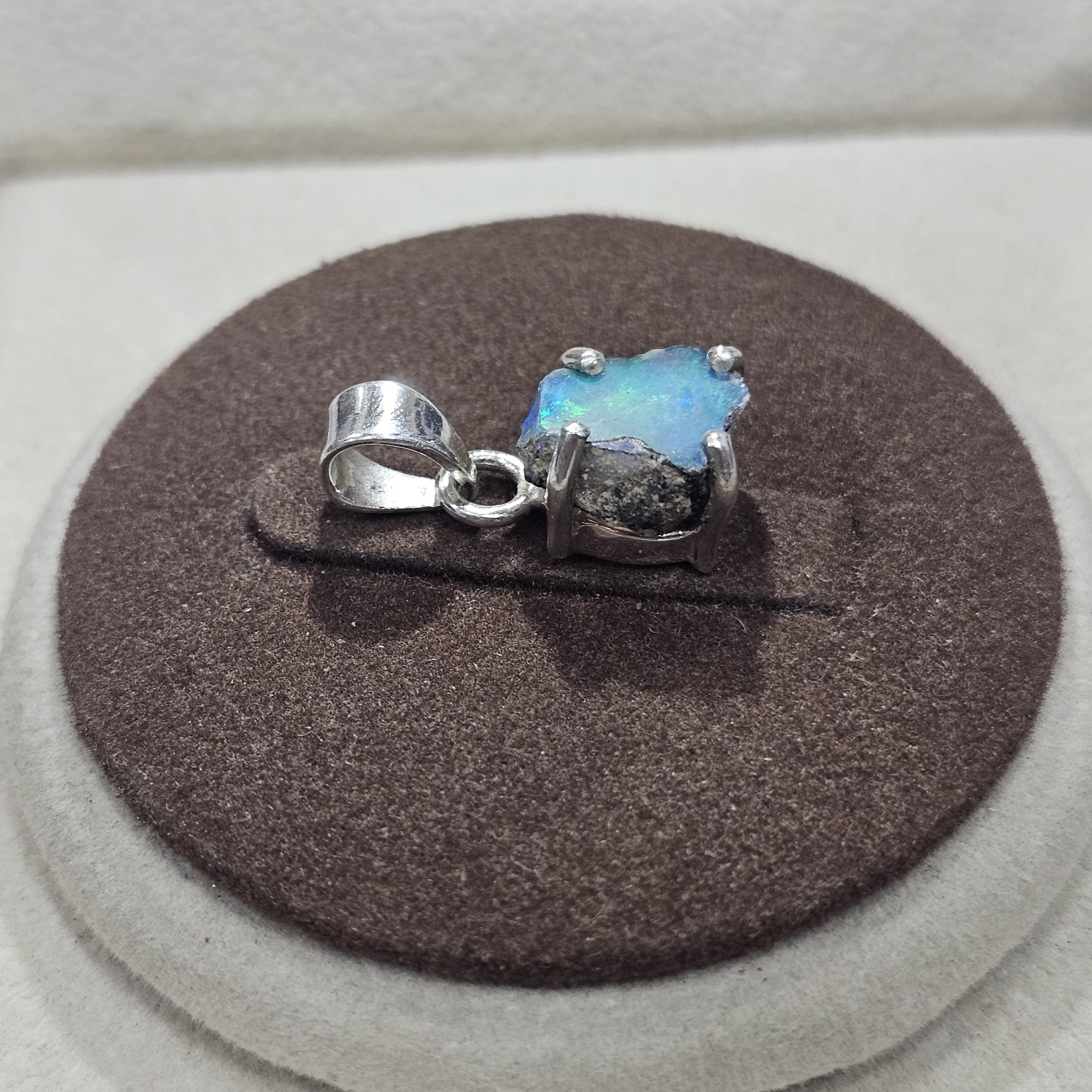 925 Silver Princess Cut Fine Jewelry Pendants & Charms Latest Trendy Excellent Quality Natural Opal Rough Gemstone Pendant