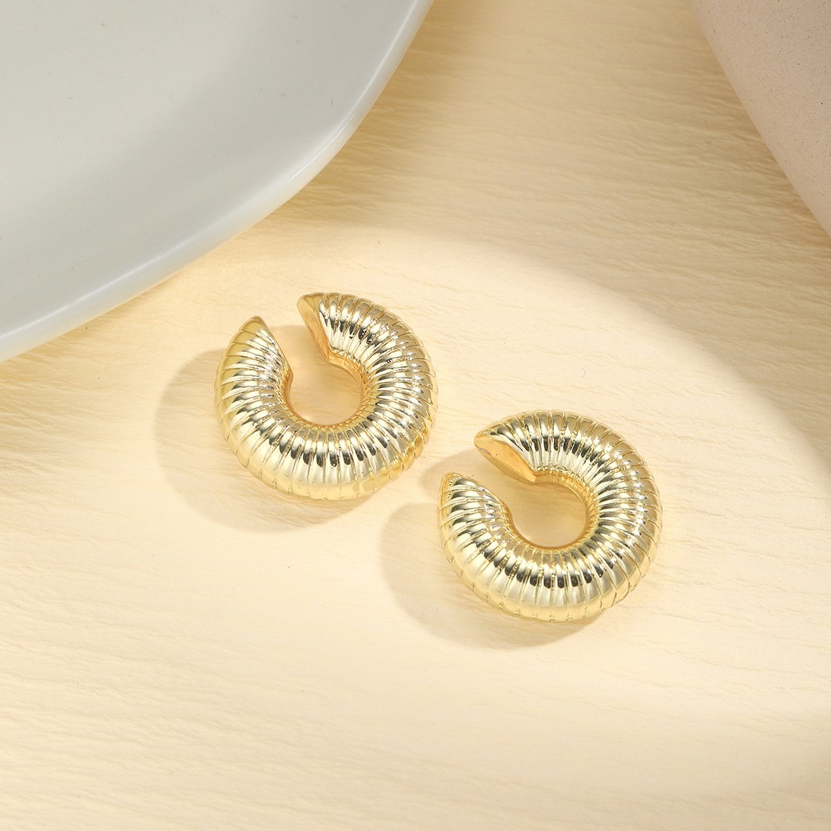 Punk Non Piercing Gold Color Clip Earring Chunky Ear Cuff Women 2024 Statement Thick Cartilage Cuff Earrings Jewelry Gifts
