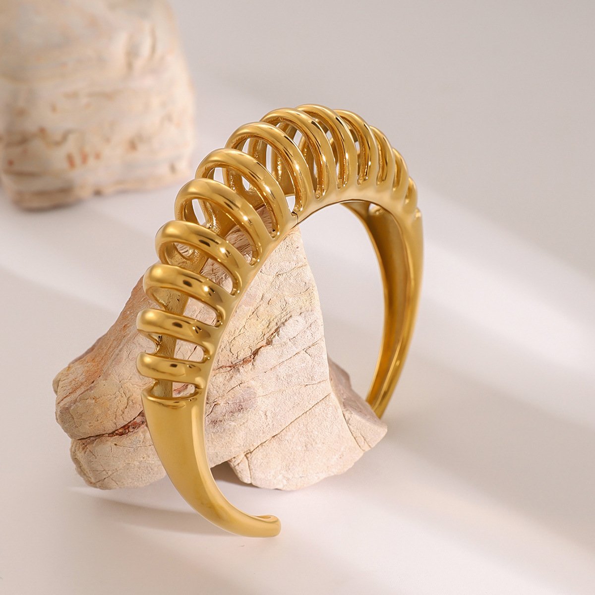 2024 New Arrival Original Design 18k pvd gold stainless steel hoop earrings fashionable mesh hollow bangles bracelet for women