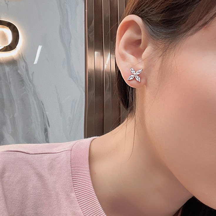 Fine Jewelry Platinum Plated 925 Sterling Silver Romantic Elegant Lady Geometric Asymmetry 5A CZ Crystal Flower Cuff Earrings