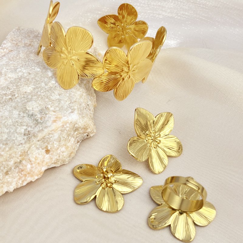 Wholesale Stainless Steel 18K Gold PVD Plated Big Flower Bangles Earrings Rings Fashion Jewelry Sets Women's accessories