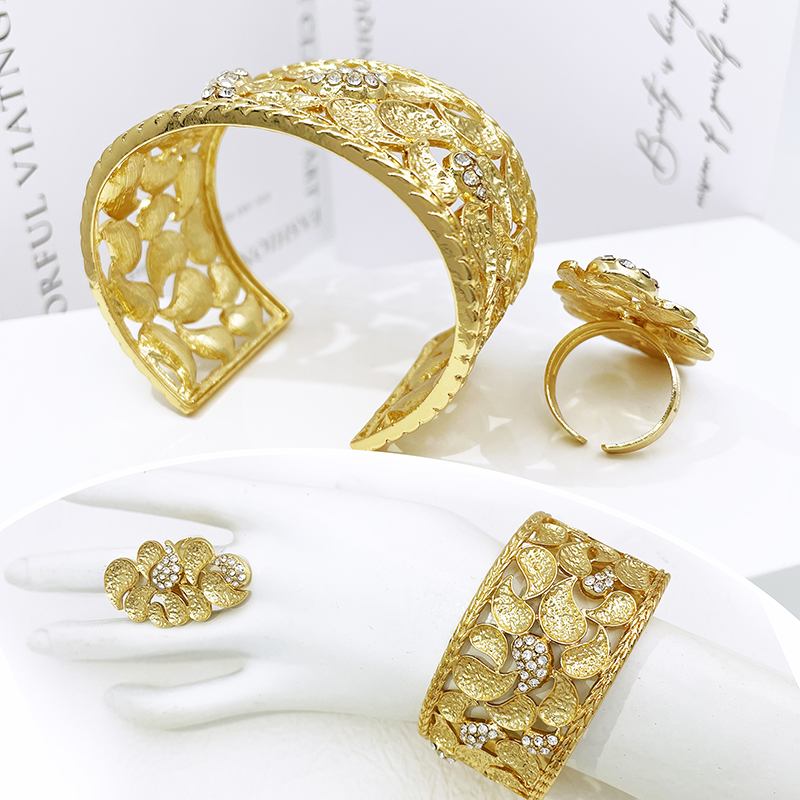 Italian 18K Gold Plated Jewelry Set Latest Luxury Design Women Necklaces Set Jewelry Cuff Bangle Bride Wedding Party Accessories