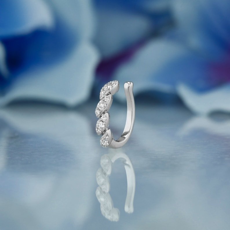 No Piercing Cartilage Ear Cuffs 18k Pure Gold Luxury Handmade Twist Leaf Design Real Diamond Earring Cuffs at Lowest Prices OEM