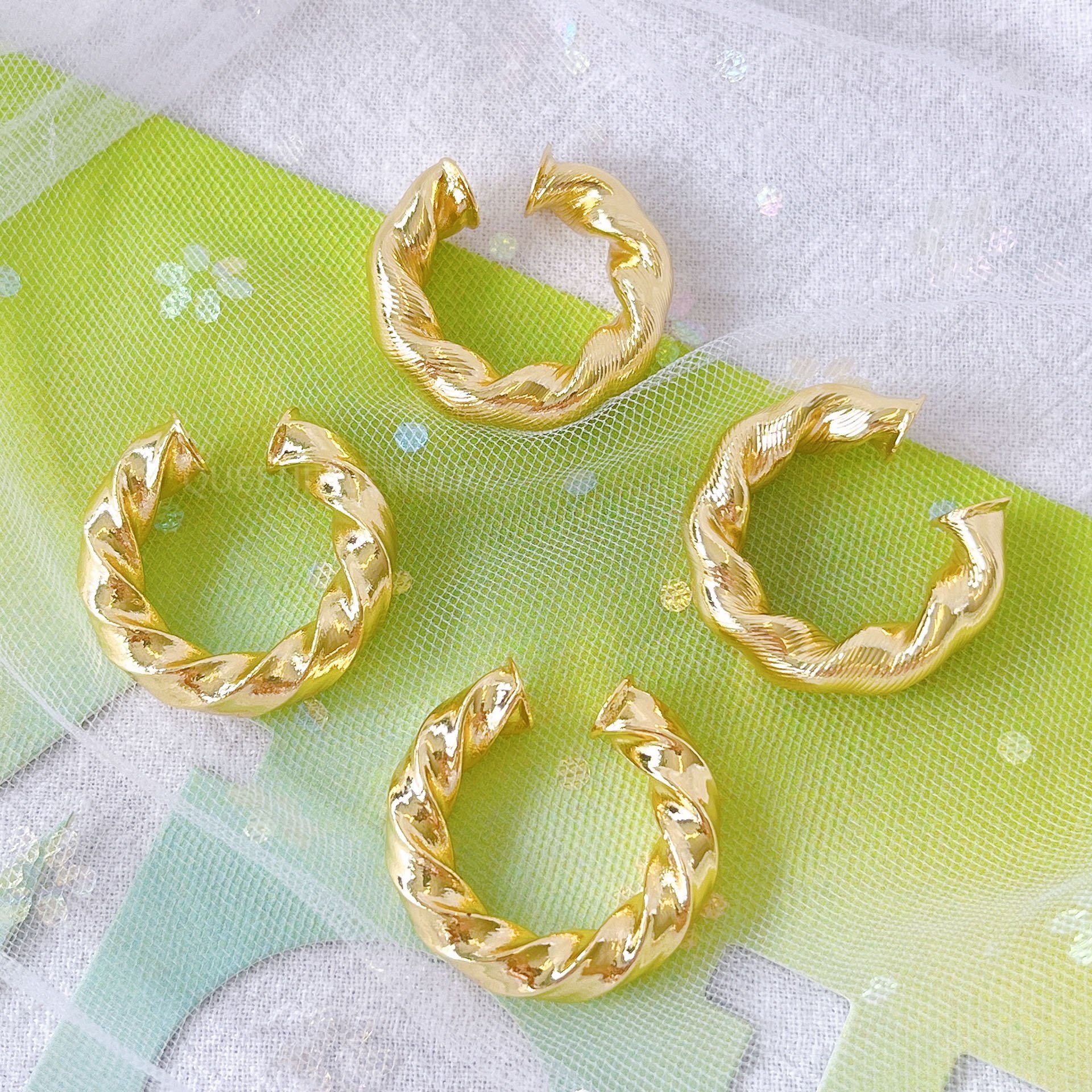 Minimalist 18K Gold Brass Jewelry Gifts Hollow Out Hammer Pattern Hoop Earrings for Women chunky Ear cuff