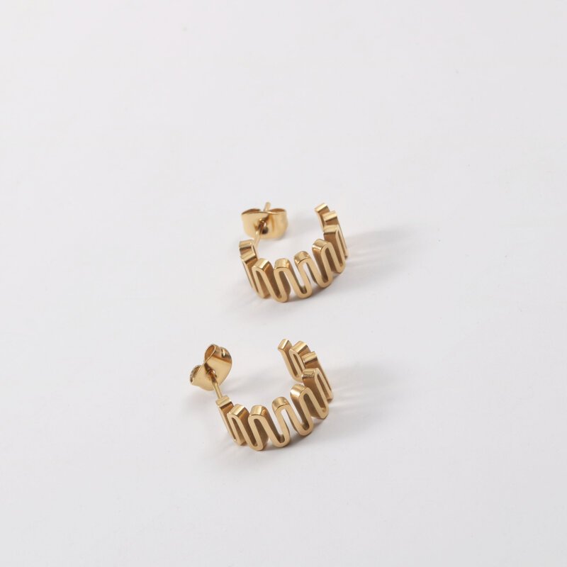 Wholesale Fashion Trendy High Quality New Arrival Trendy Fashion Women 18K Gold Plated Wave Stud Earring for Girls