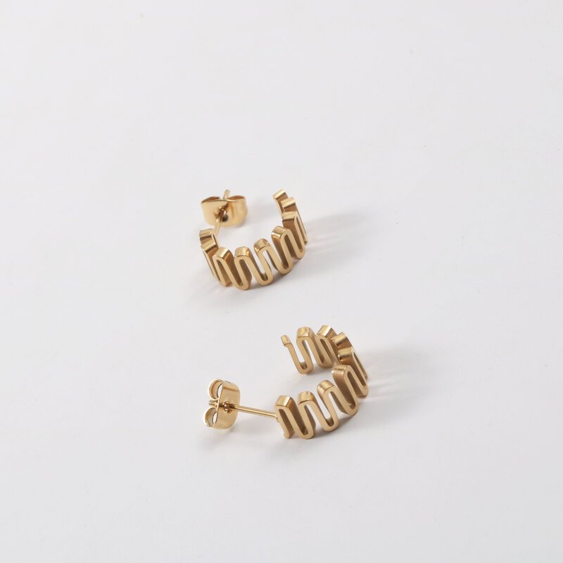 Wholesale Fashion Trendy High Quality New Arrival Trendy Fashion Women 18K Gold Plated Wave Stud Earring for Girls