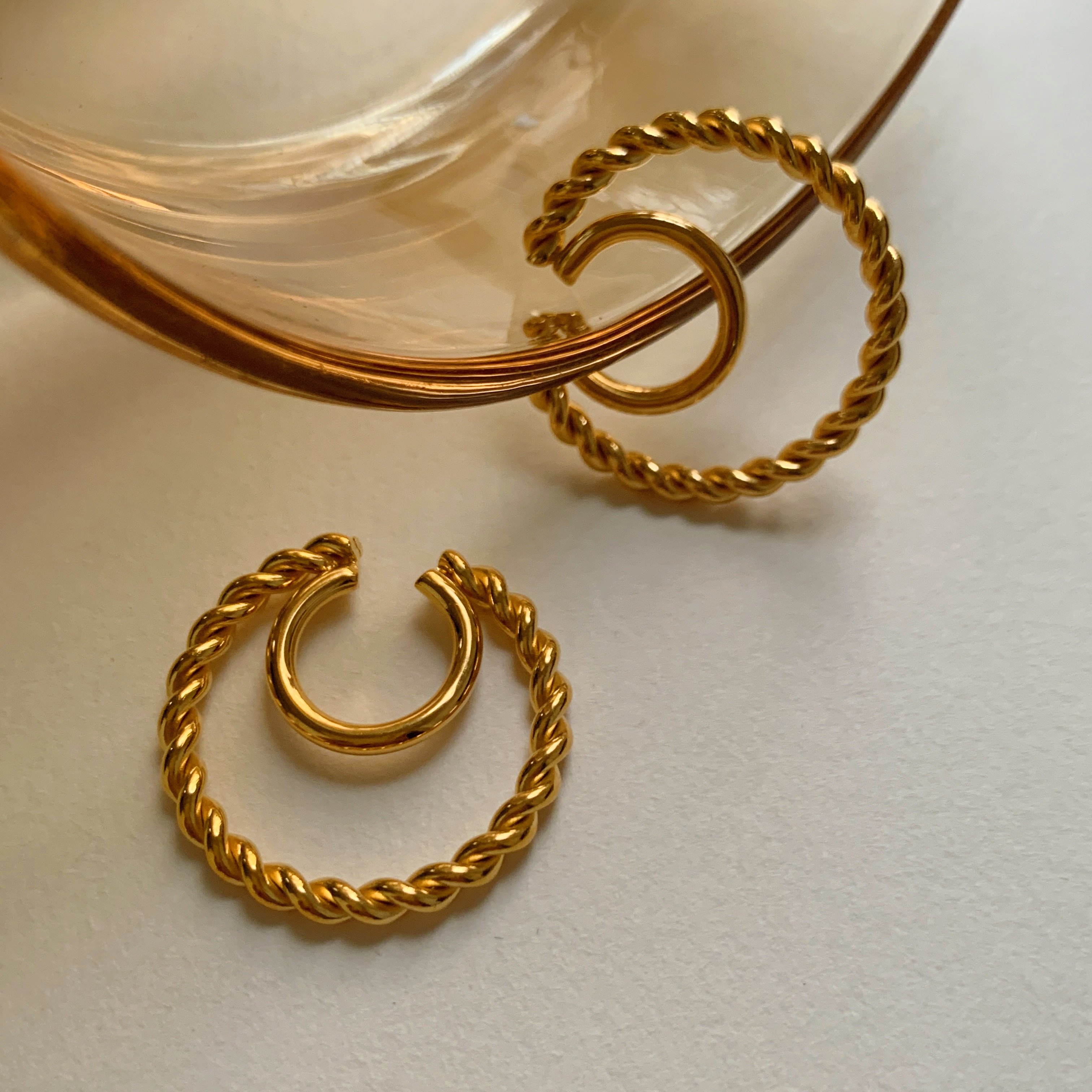 Moge Jewelry Fashion Cuff Earrings Gold Plated Stainless Steel Double-Layer Twisted Ear Clip CC Ear Cuff Earrings for Women