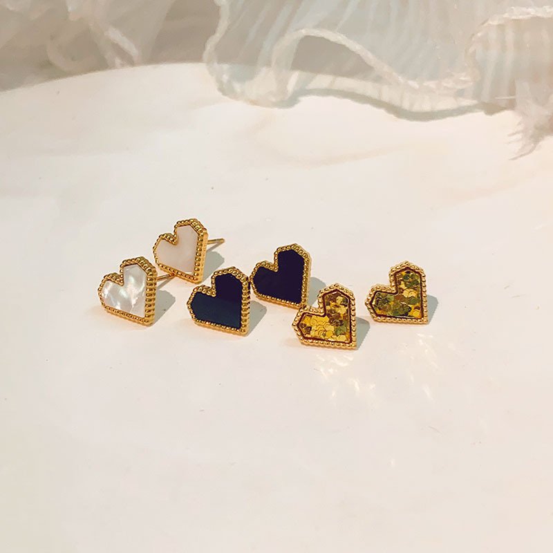 Wholesale Premium Temperament Stainless Steel Heart Shaped Earrings For Women Chic White Shell Heart Shaped Stud Earrings