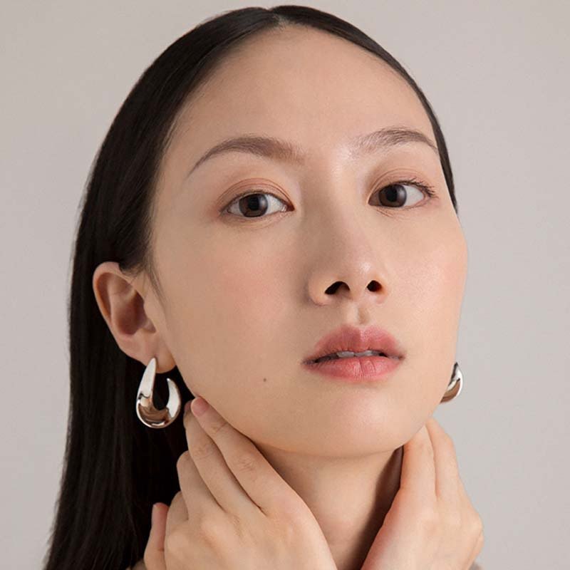 New arrival high-end silver minimalist temperament earrings for women with exaggerated design earrings