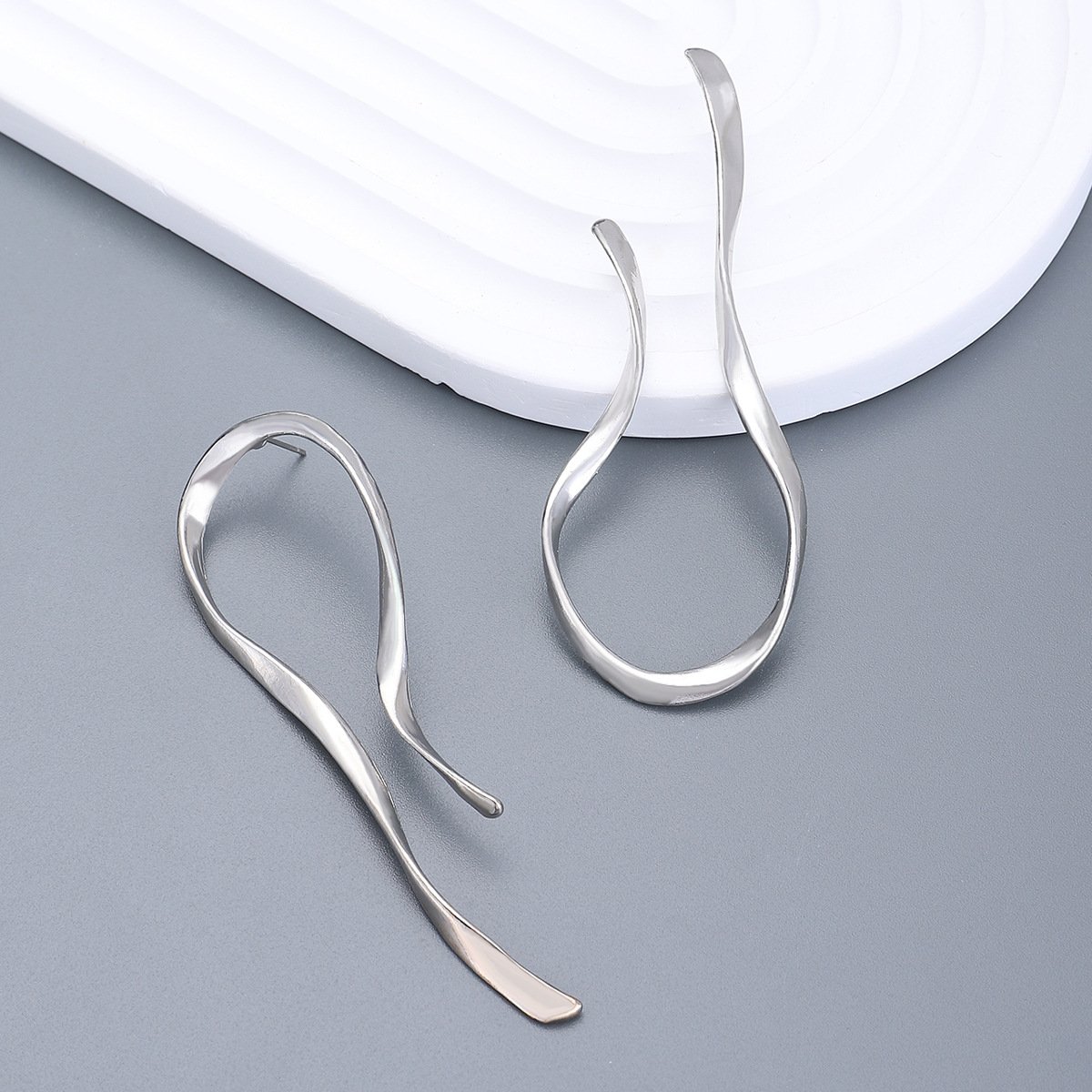 Wholesale Fashion Asymmetry Unusual Big Stud Earrings For Women Statement Irregular Punk Creative Trendy Jewelry For Women