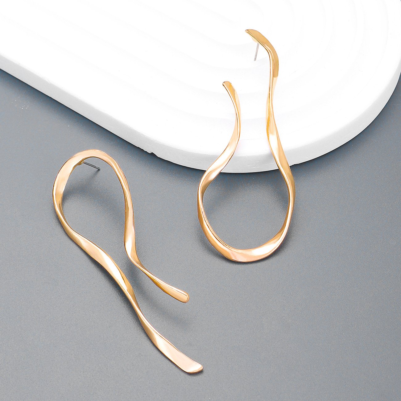 Wholesale Fashion Asymmetry Unusual Big Stud Earrings For Women Statement Irregular Punk Creative Trendy Jewelry For Women