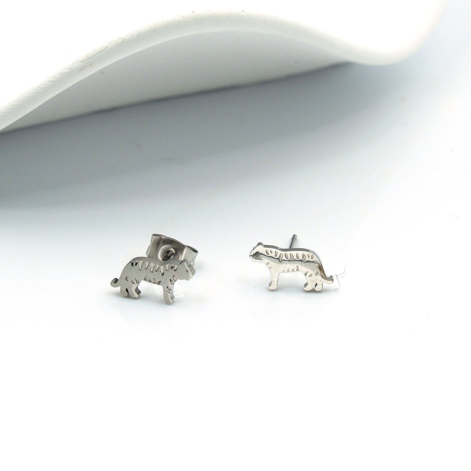 DICAYLUN to sell well Cheap Earrings Wholesale Animal Cute tiger Jewelry Party Earrings Stainless steel ornaments Earrings
