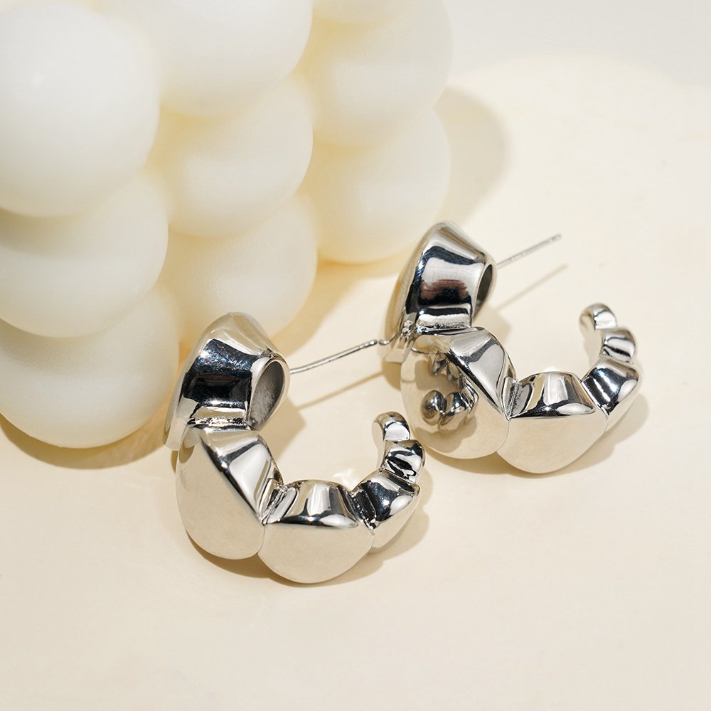 Factory Directly Wholesale Jewelry Brass Based Palladium Plated Flat Beads Half Hoop Earrings For Women