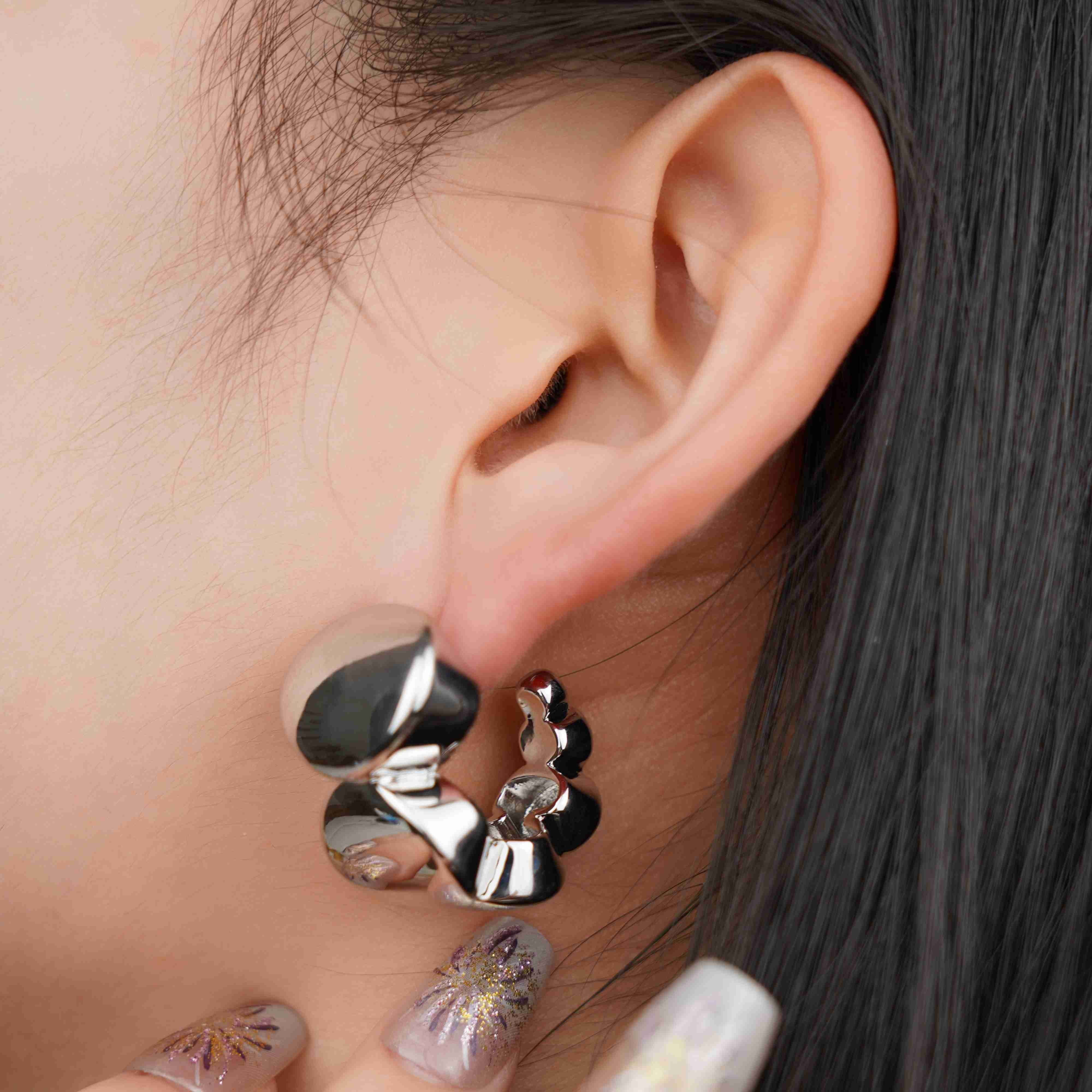 Factory Directly Wholesale Jewelry Brass Based Palladium Plated Flat Beads Half Hoop Earrings For Women