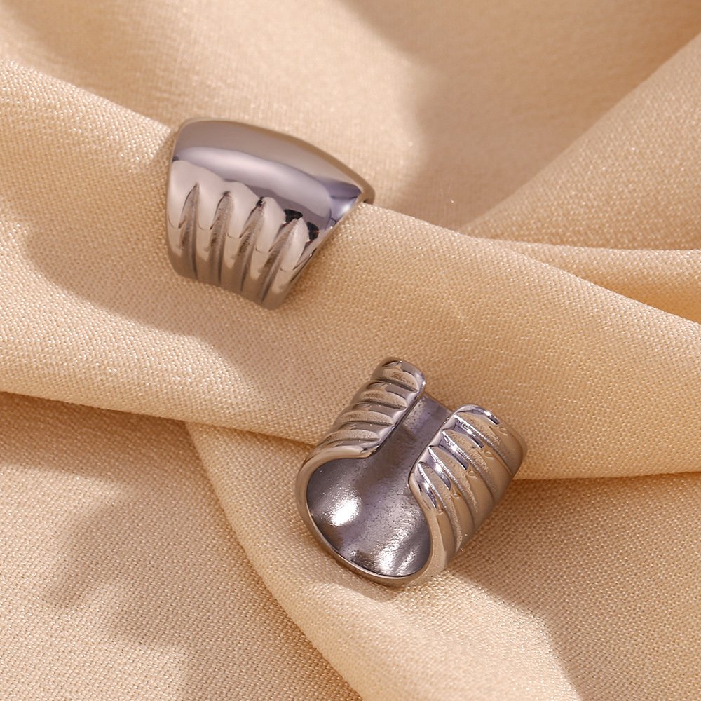 Fashion Jewelry Earrings Fishtail Pattern Glossy Stainless Steel 18k Gold Plated Clips Ear Cuff Earrings for Women