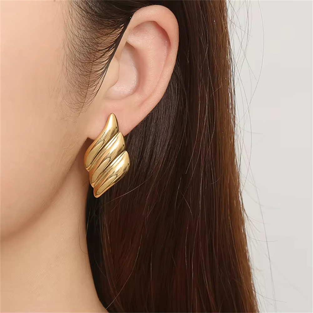 2pcs fashionable stainless steel jewelry earrings, non allergic, non fading, trendy and cool cow horn earrings