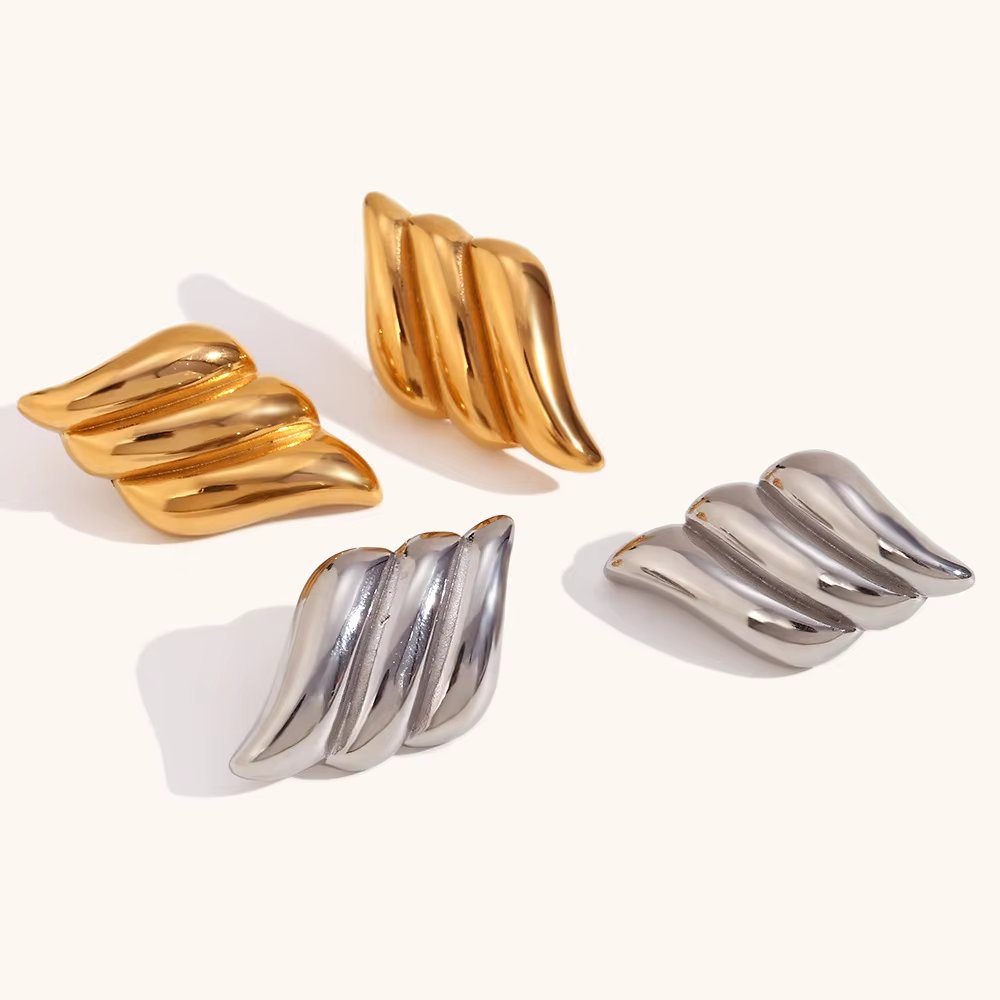 2pcs fashionable stainless steel jewelry earrings, non allergic, non fading, trendy and cool cow horn earrings