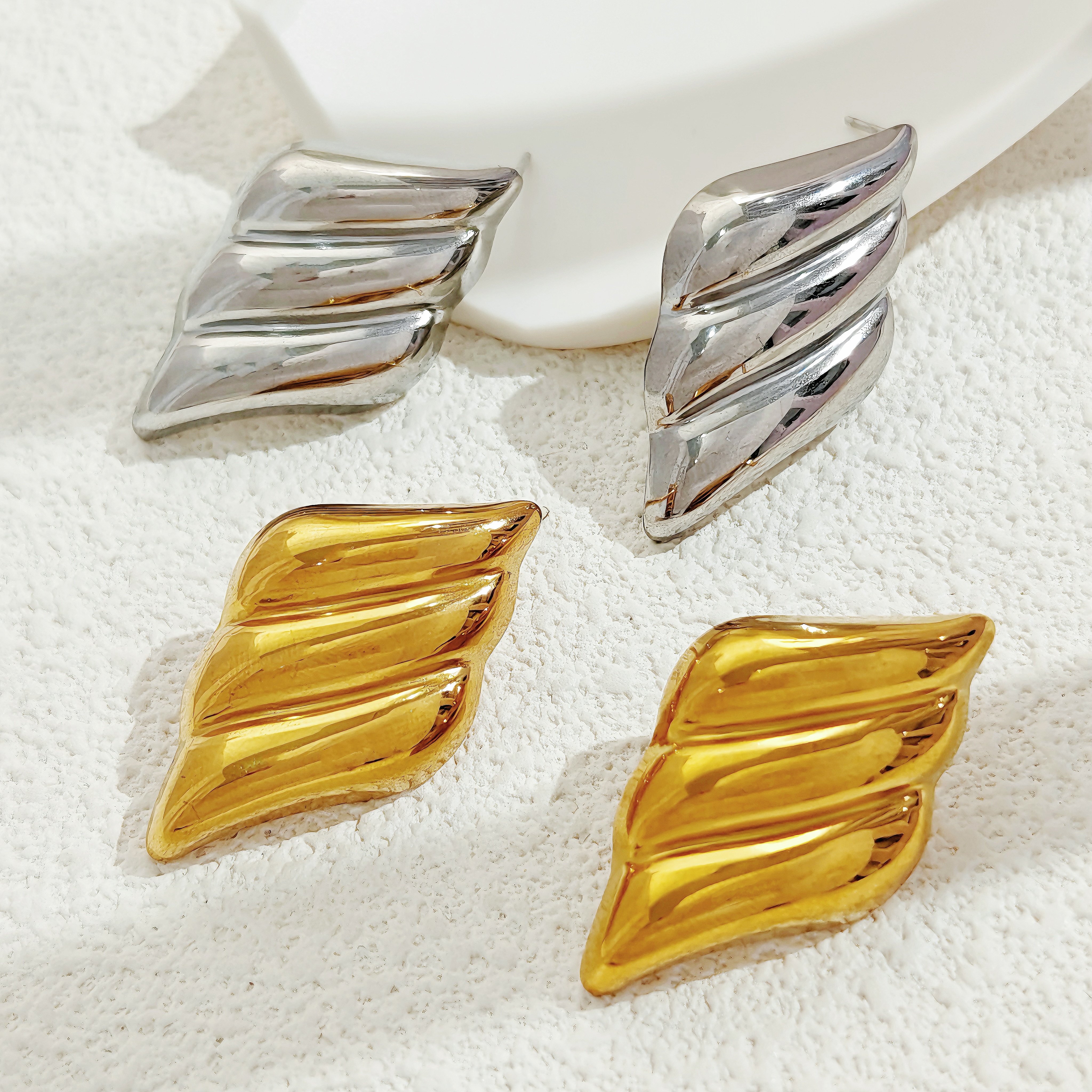 2pcs fashionable stainless steel jewelry earrings, non allergic, non fading, trendy and cool cow horn earrings
