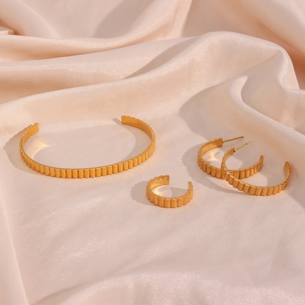 18k Gold Plated Vertical Stripes Stud Earring Tarnish Free Open Bangle Stainless Steel Bangle Earring Ring Jewelry Set