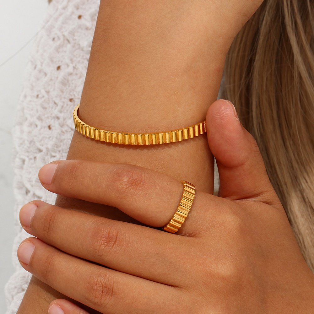 18k Gold Plated Vertical Stripes Stud Earring Tarnish Free Open Bangle Stainless Steel Bangle Earring Ring Jewelry Set