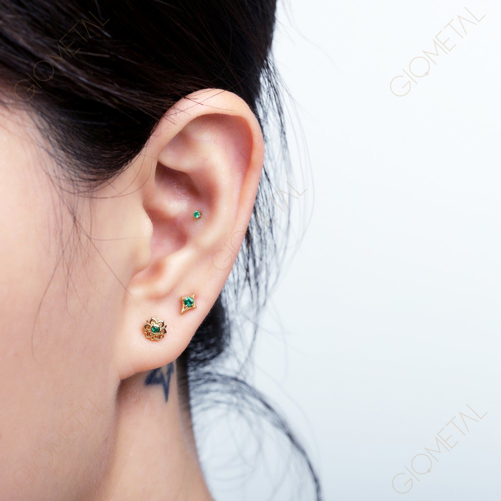 Giometal Emerald 18KT Solid Gold Flower Threadless Ends With Daith Helix Cartilage Piercing Earrings Fine Body Jewelry Wholesale