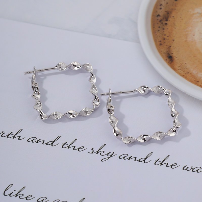 2024 new earrings twisted square ear cuff earrings fashion earrings
