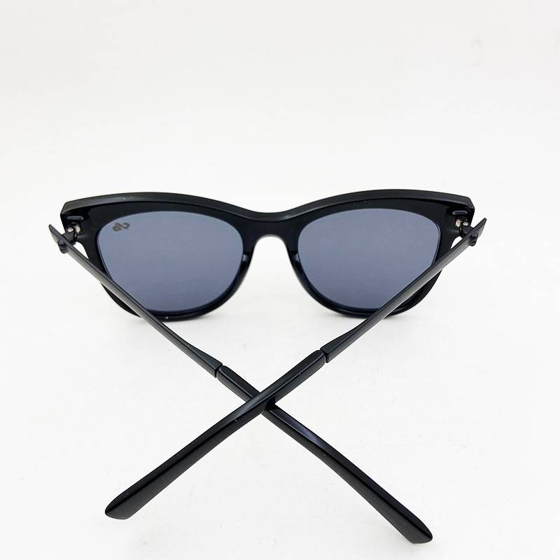 Exporting original single black men and women sunglasses anti -ultraviolet fashion versatile sunglasses outdoor sunshade tide