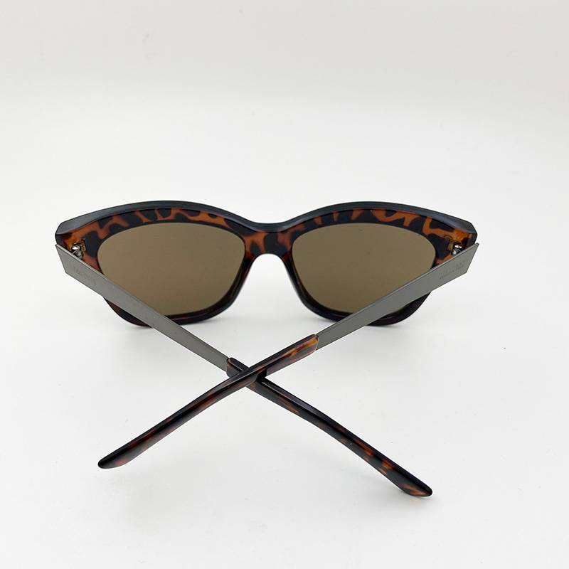 Exit European and American original single men and women leopard print sunglasses fashionable sunglasses eye mirror sunshine uV400