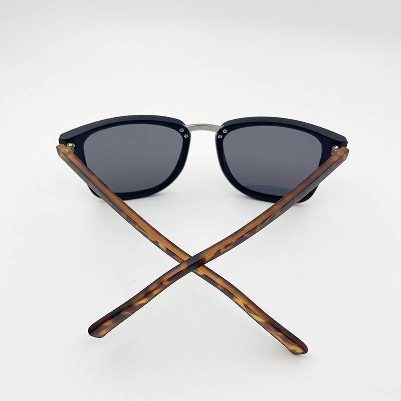 Pure original single men and women ultra -light polarized sunglasses brand versatile sunglasses anti -ultraviolet driving mirror shading mirror