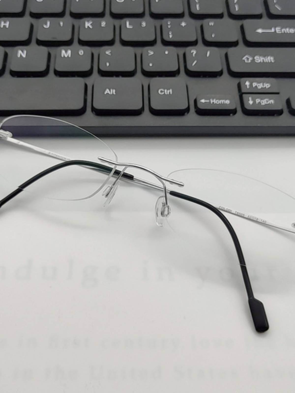 Ultra -light pure titanium -free glasses, boundless glasses racks with myopia anti -Blu -ray flat -light men and women medium and small face 855