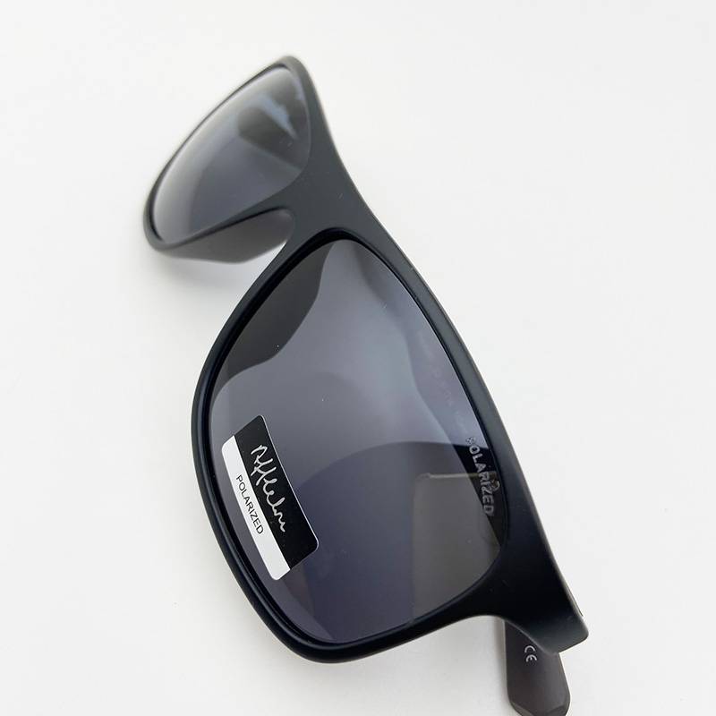 Exporting pure original single men and women polarized sunglasses fashion driving fishing ultra -light sunglasses care mirror shading mirror