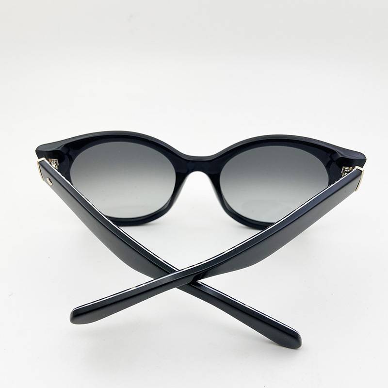 Exporting pure original single lady black brand sunglasses fashion sunglasses anti -ultraviolet goggles sunshade shelter shelter