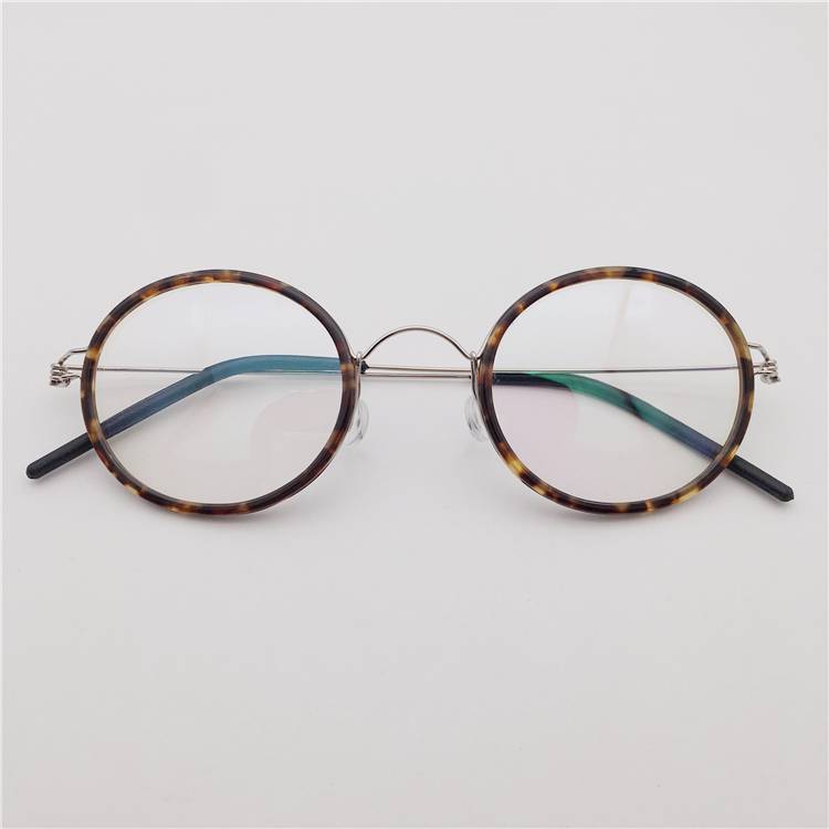 Export -end single German order ultra -light board + pure titanium small round frame no screwless literary glasses men and women only 6 grams