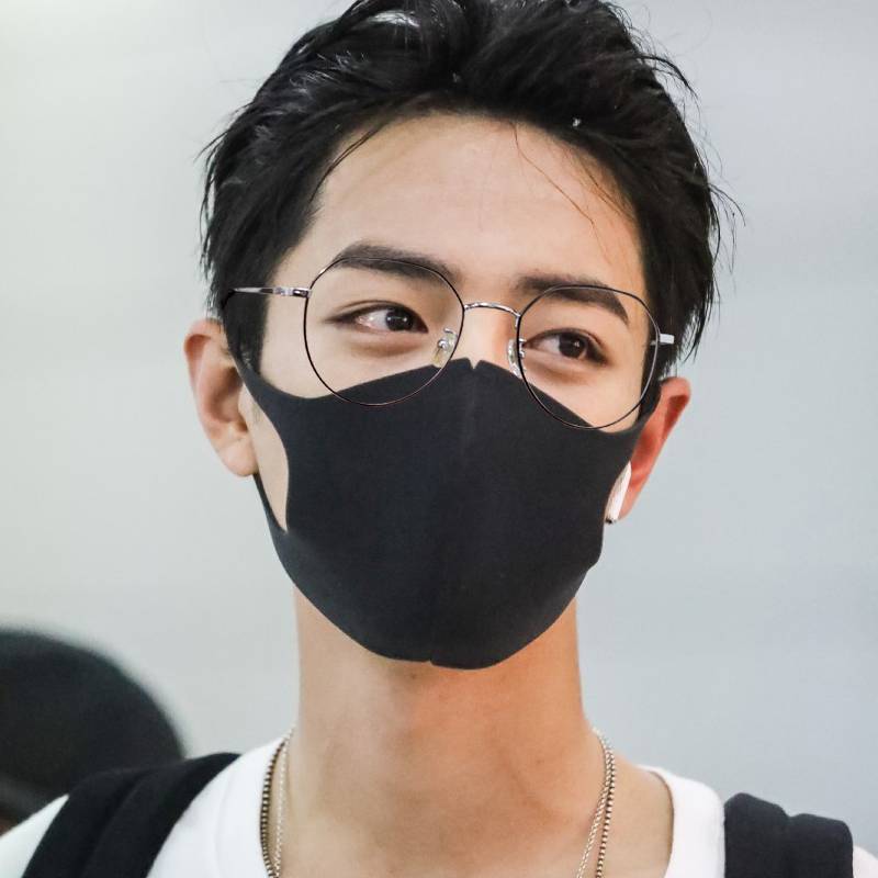 Anti -radiation anti -Blu -ray fatigue glasses frame myopia women can be equipped with Korean version of the tide net red eye protection flat light frame male