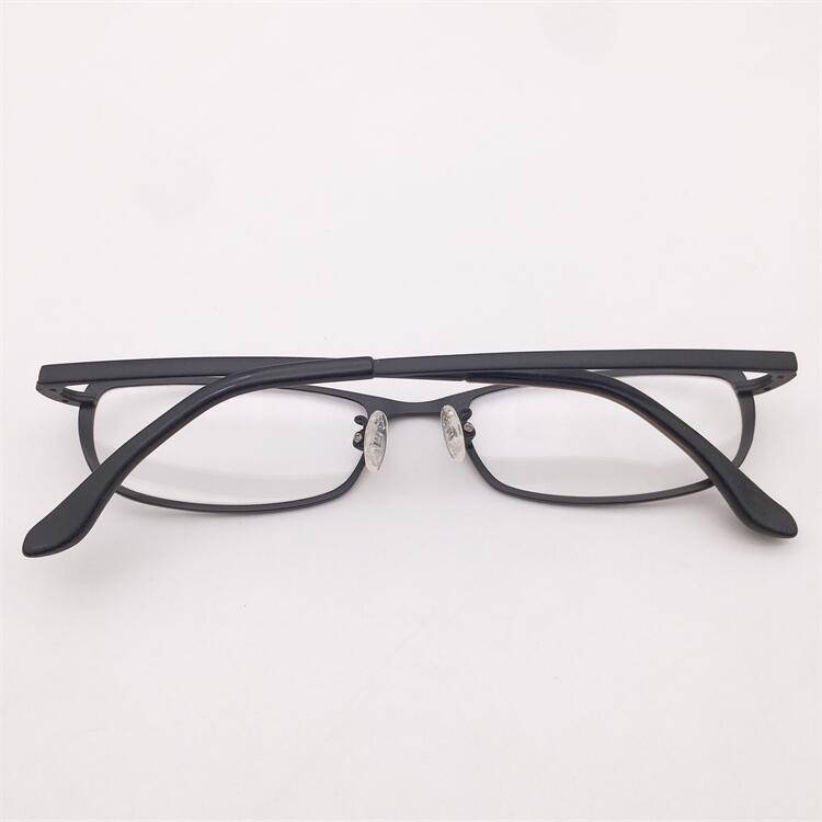 Original single Japanese order black ultra -light pure titanium full -box literary tempera
